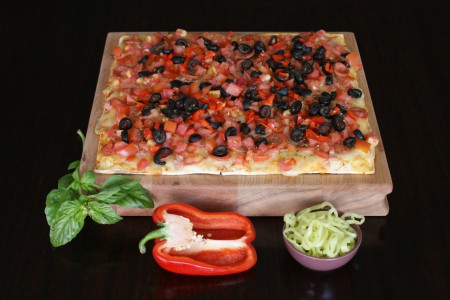 Pizza Española: Doble queso, Tomate, Choricillo,  Jamón, aceituna y oregano